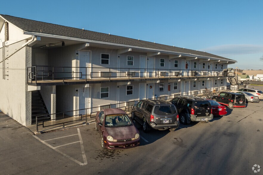 More Photos Of 1211 S Lee Hwy, Cleveland Apartments For Sale