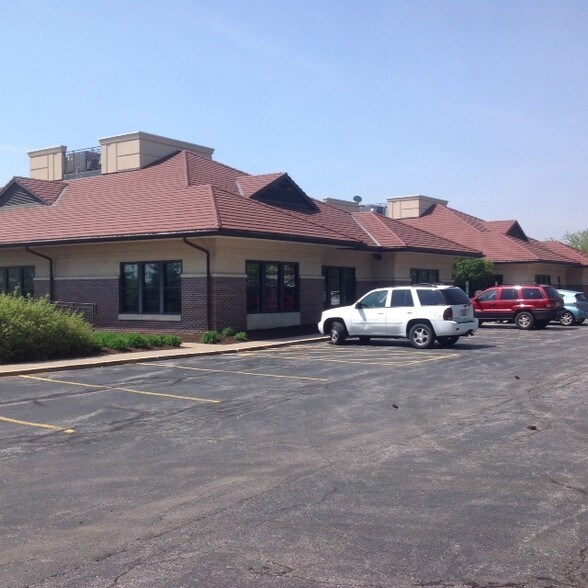 More Photos Of 615 Valley View Dr, Moline Medical For Lease