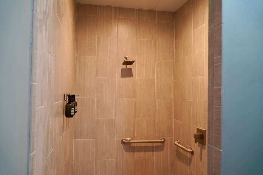 More Photos Of 5850 W Cypress St, Tampa Office For Lease