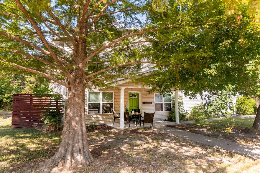 More Photos Of 902-908 W Mill St, Carbondale Apartments For Sale