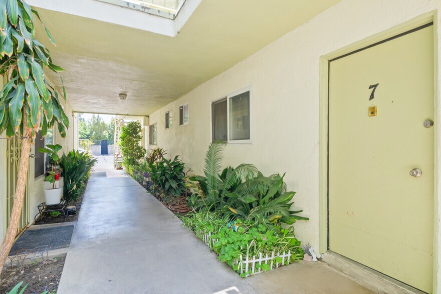 More Photos Of 13520 Victory Blvd, Van Nuys Apartments For Sale