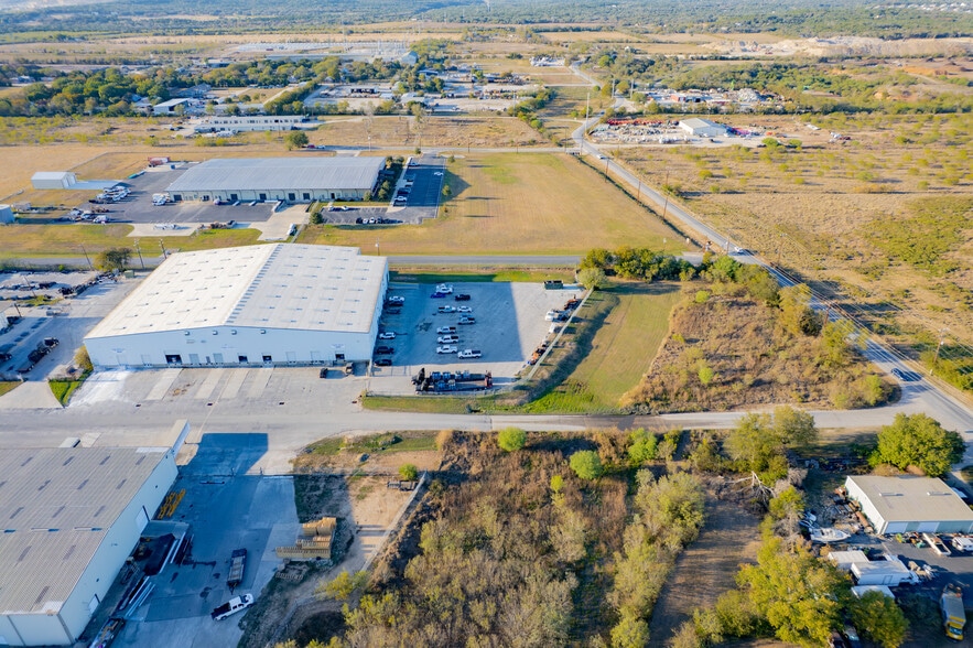 More Photos Of 8175 Bracken Creek Dr, San Antonio Distribution For Lease