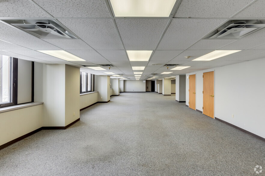 Photo of 32nd Floor Ste 60-3250