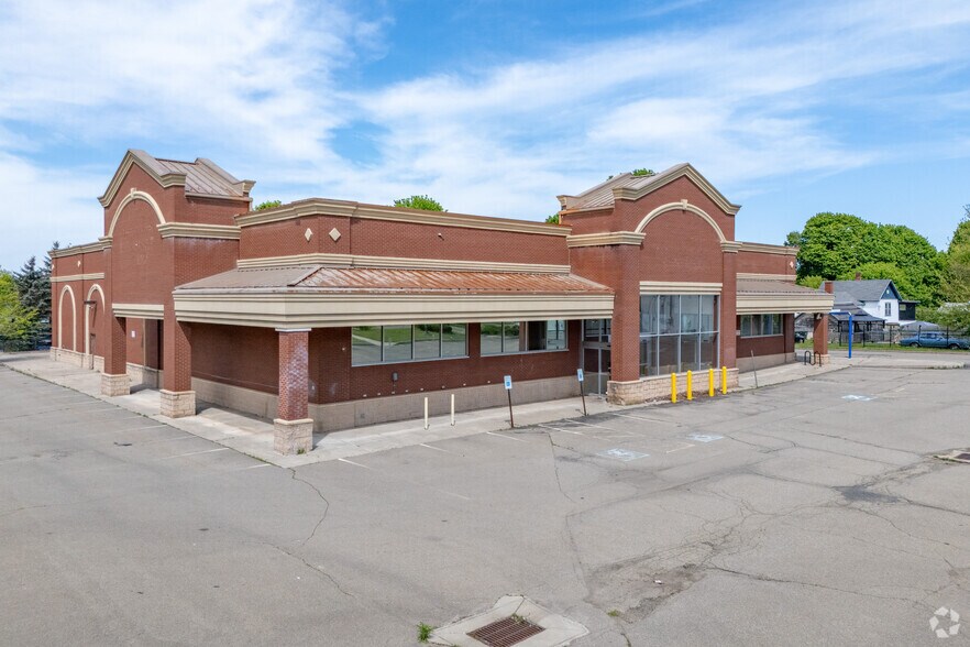 More Photos Of 811 N Main St, Jamestown Freestanding For Lease