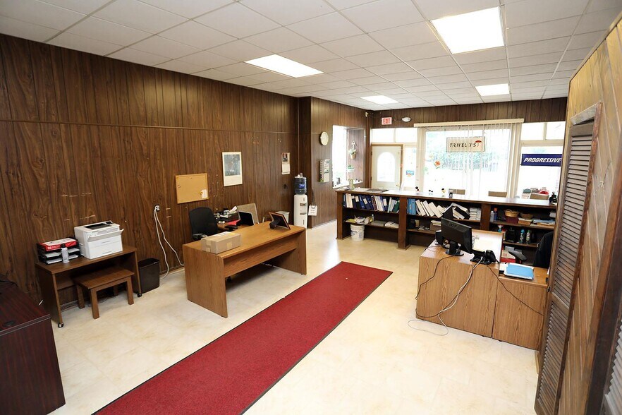 More Photos Of 5013 New York 52, Jeffersonville Auto Repair For Sale