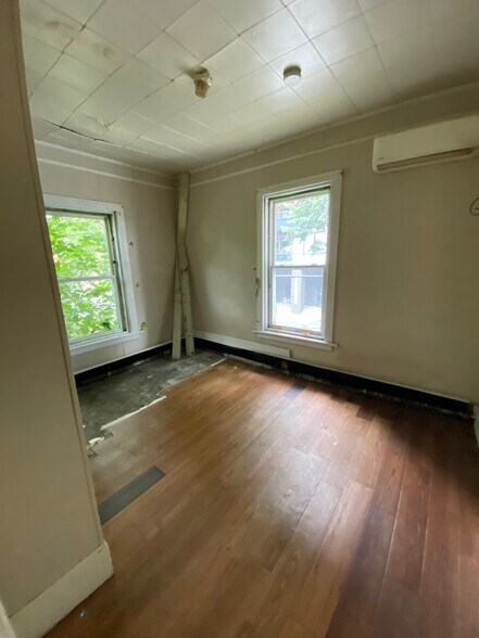 More Photos Of 2764 Gottingen St, Halifax Restaurant For Lease