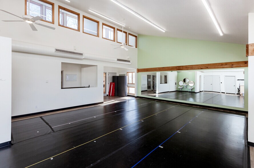 More Photos Of 1380 NE 66th Ave, Des Moines Flex For Sale