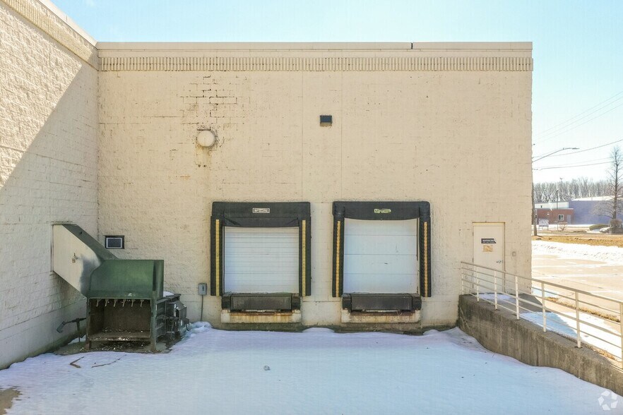 More Photos Of 615 S Monroe Ave, Mason City Warehouse For Lease