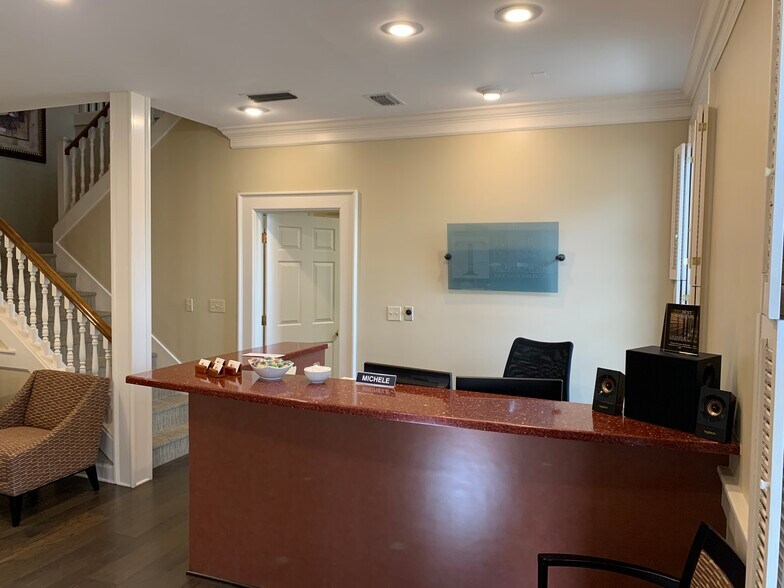 More Photos Of 102-106 NW 2nd Ave, Gainesville Office For Lease