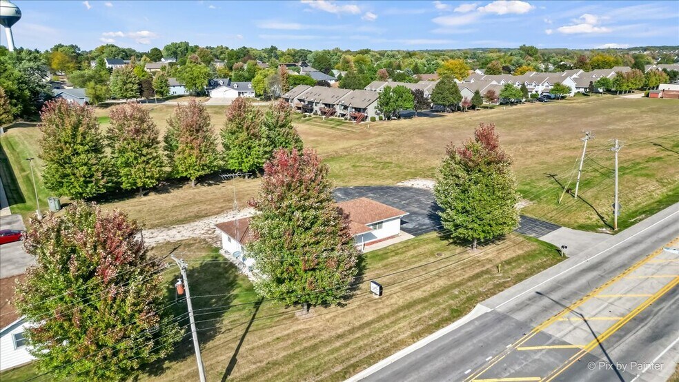 More Photos Of 124 E Oak Knoll Dr, Hampshire Office Residential For Sale