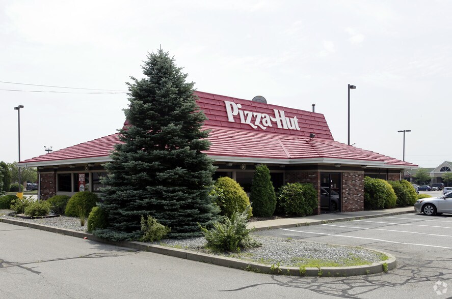 More Photos Of 1-42 Fairhaven Commons Way, Fairhaven Unknown For Lease