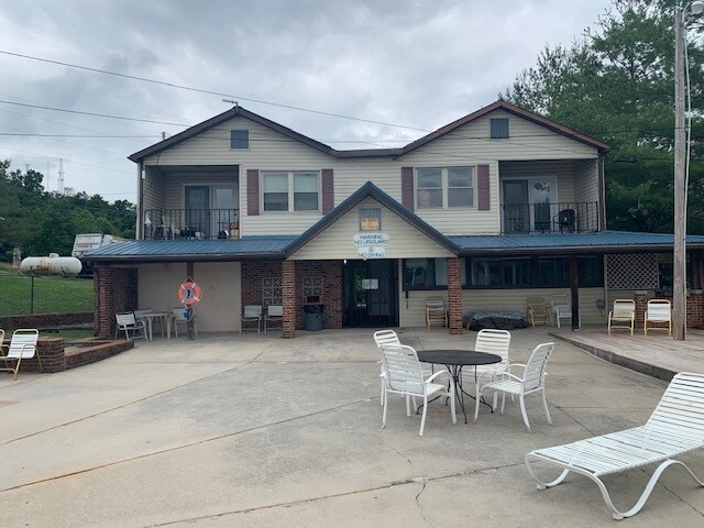 More Photos Of 2021 E Spring St, Cookeville Hotel For Sale