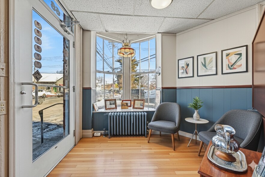 More Photos Of 66 Main St, Warwick Office For Sale