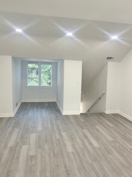 More Photos Of 494 W Crogan St, Lawrenceville Office Residential For Lease