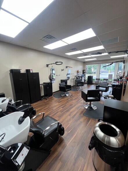 More Photos Of 1906-1914 Main St, Evanston General Retail For Lease
