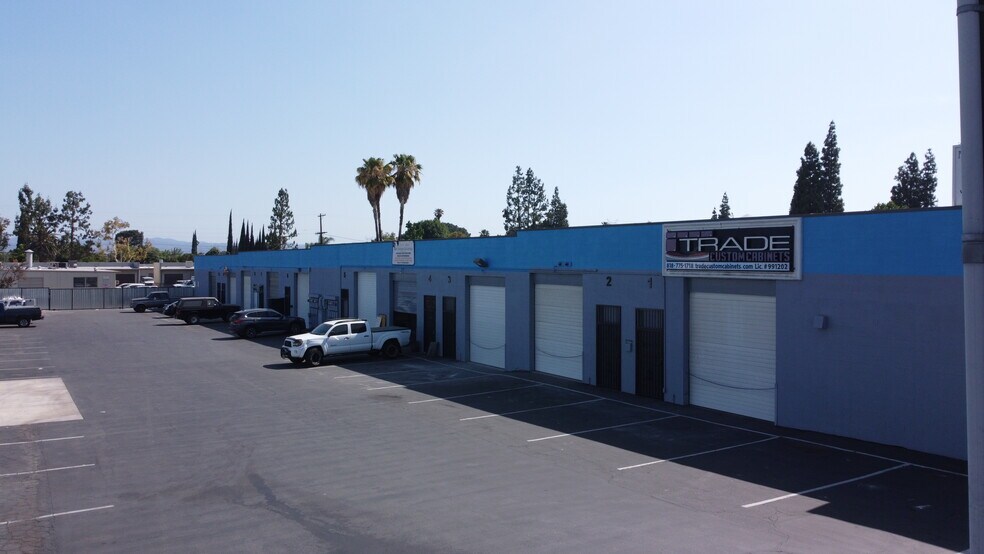 More Photos Of 18754 Parthenia St, Northridge Service For Lease