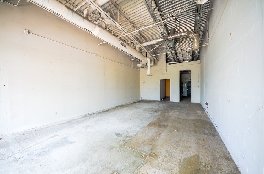 More Photos Of 425-445 Lake St, Addison Unknown For Lease