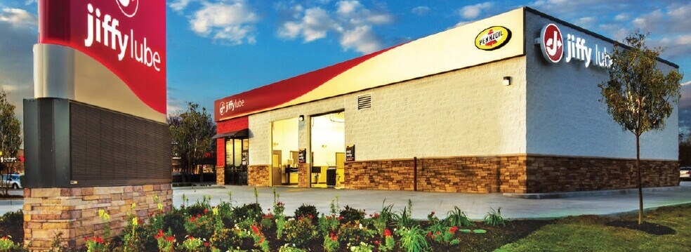 More Photos Of 6630 N 72nd St, Omaha Auto Repair For Sale