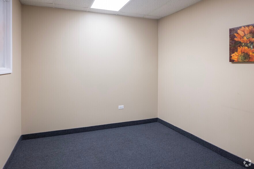 More Photos Of 1400 Renaissance Dr, Park Ridge Office For Sale