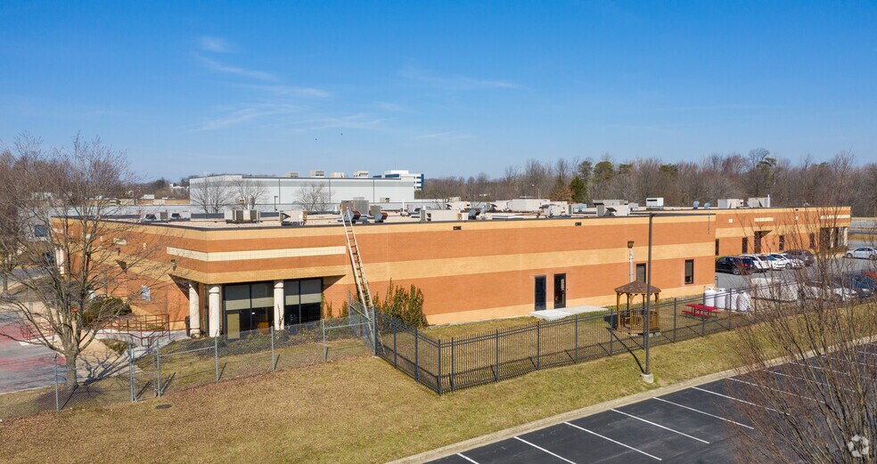 More Photos Of 6855 Deerpath Rd, Elkridge Office For Lease