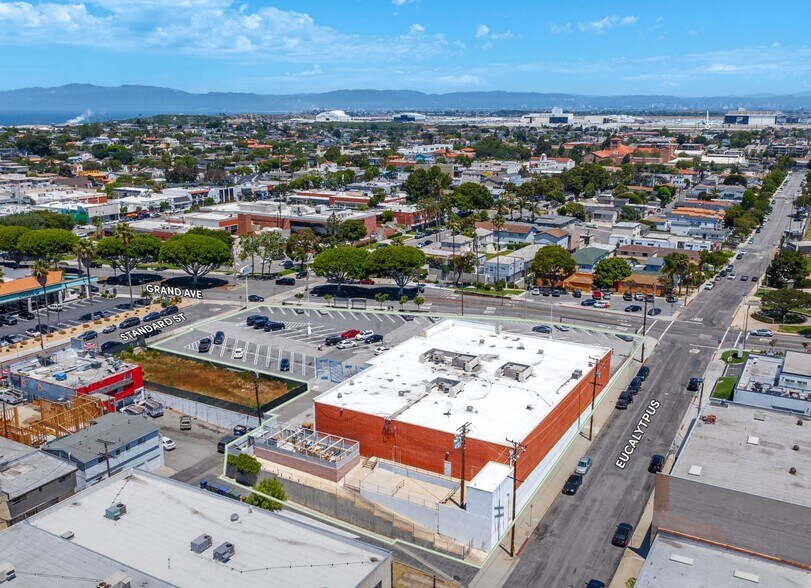 More Photos Of 220 E Grand Ave, El Segundo Supermarket For Lease