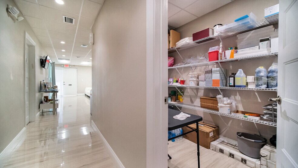 More Photos Of 201 N University Dr, Plantation Medical For Sale