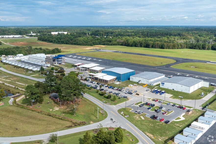 More Photos Of 3149-C Swift Creek Rd, Smithfield Airplane Hangar For Lease
