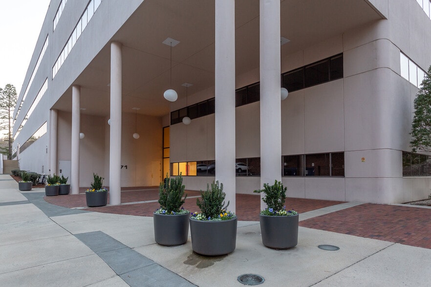 More Photos Of 5171 Glenwood Ave, Raleigh Office For Lease
