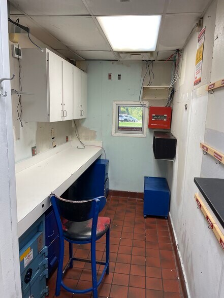 More Photos Of 405 E Emory Rd, Powell General Retail For Sale