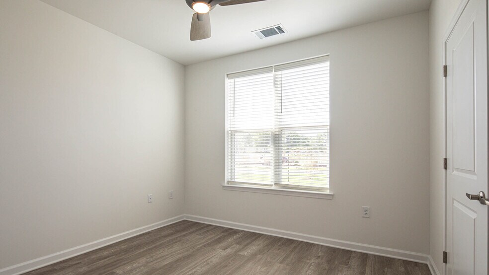More Photos Of 5401 Commonwealth Centre Pky, Midlothian Apartments For Sale