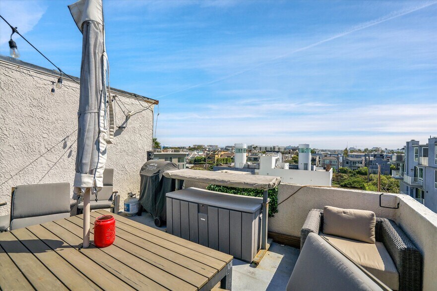 More Photos Of 14 Mast, Marina Del Rey Apartments For Sale