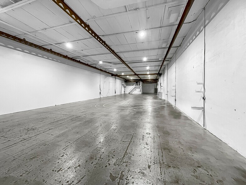 More Photos Of 187 Rue Richer, Lachine Warehouse For Lease