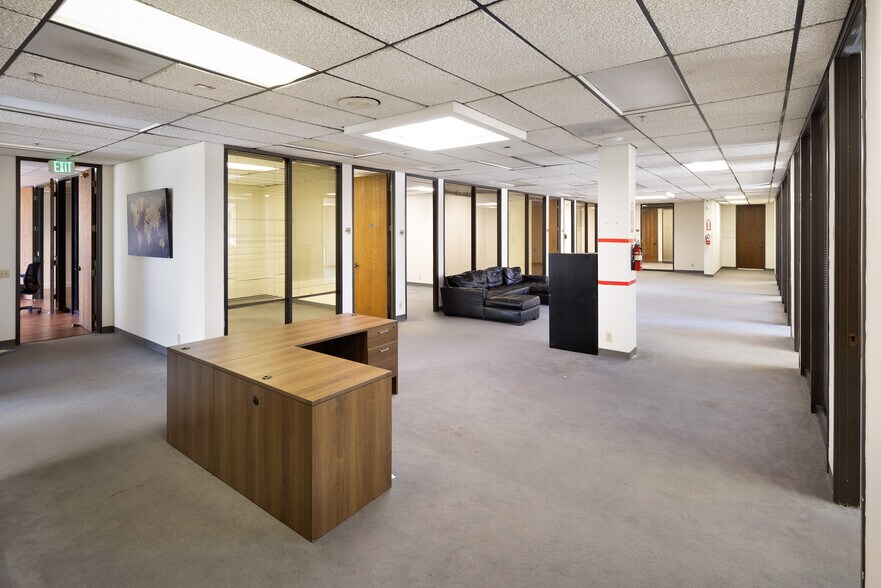 More Photos Of 20500 Nordhoff St, Chatsworth Research And Development For Sale