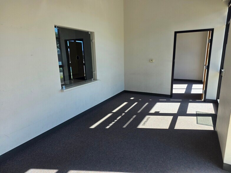 More Photos Of 1463 Moffat Blvd, Manteca Warehouse For Lease