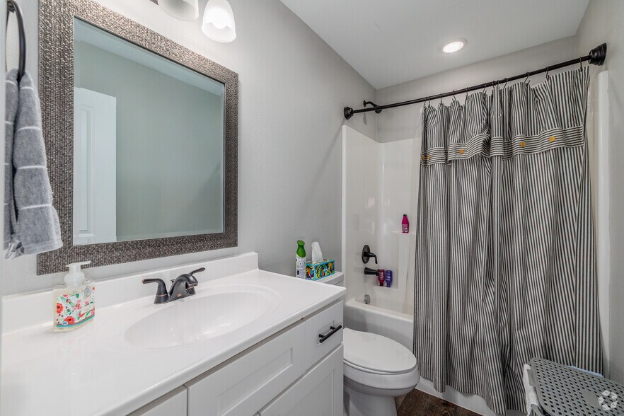 More Photos Of 124 S College St, Mountain Home Apartments For Sale