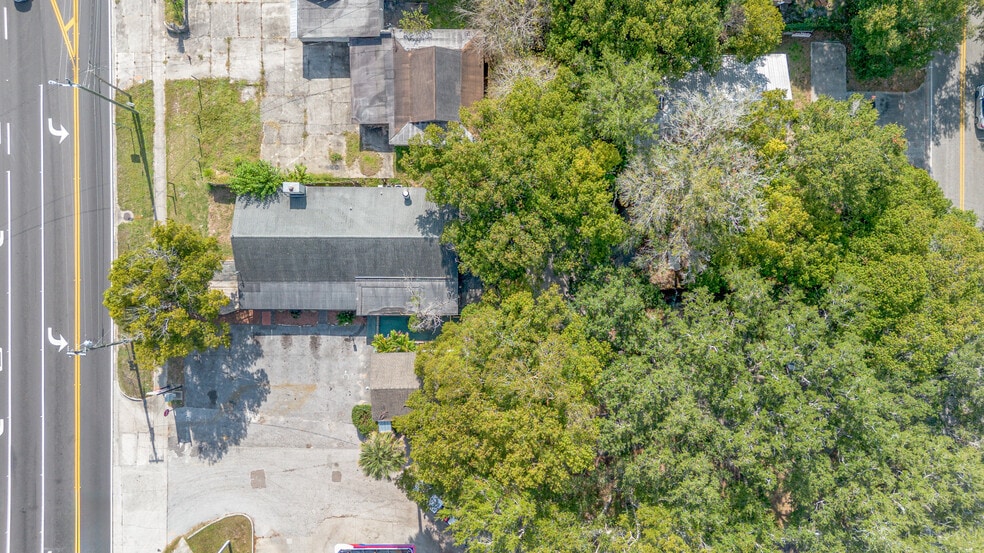 More Photos Of 2516 S Sanford Ave, Sanford Convenience Store For Sale