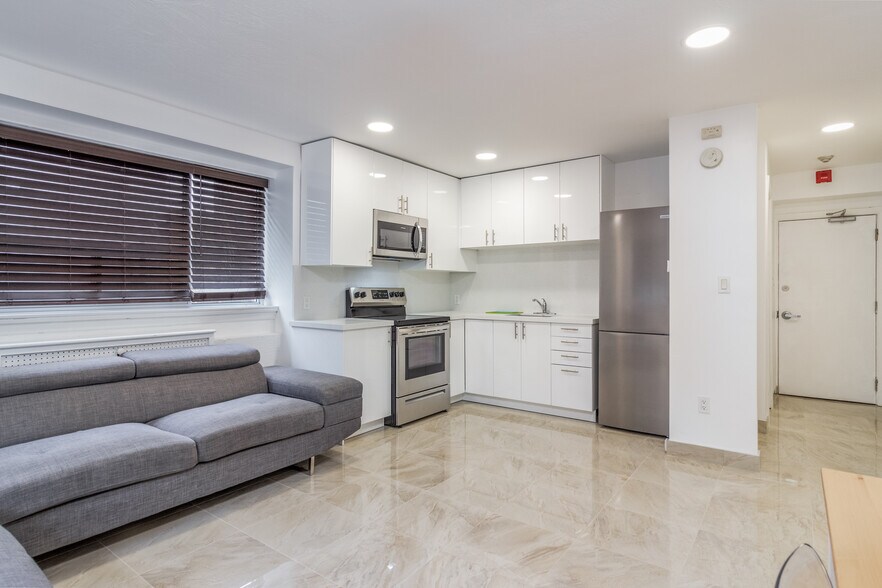 More Photos Of 2709 Lake Shore Dr, Toronto Apartments For Sale