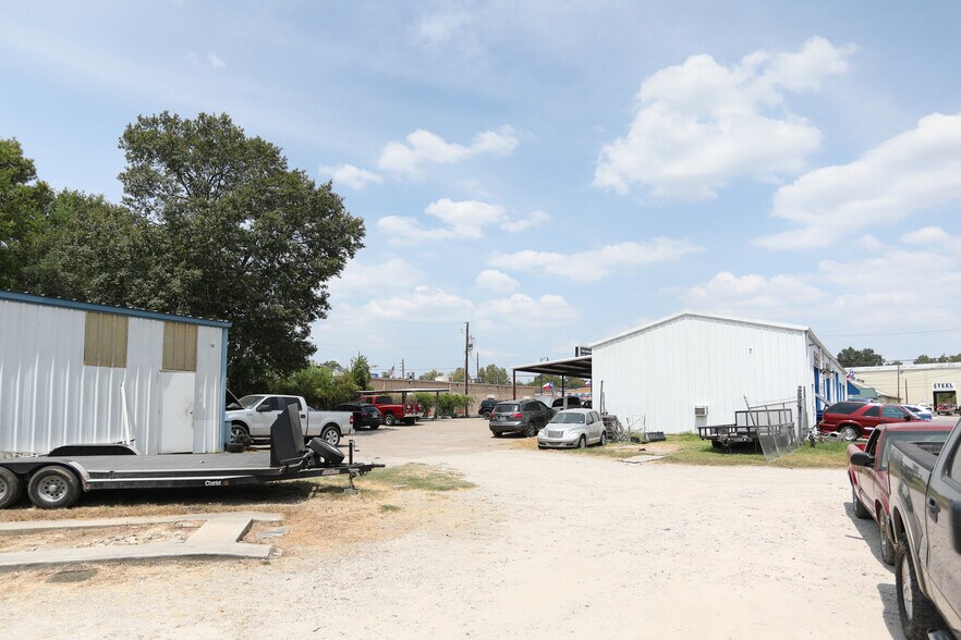 More Photos Of 815 E Davis St, Conroe Auto Dealership For Sale