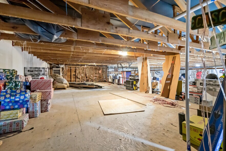 More Photos Of 2425 25th St SE, Salem General Retail For Sale