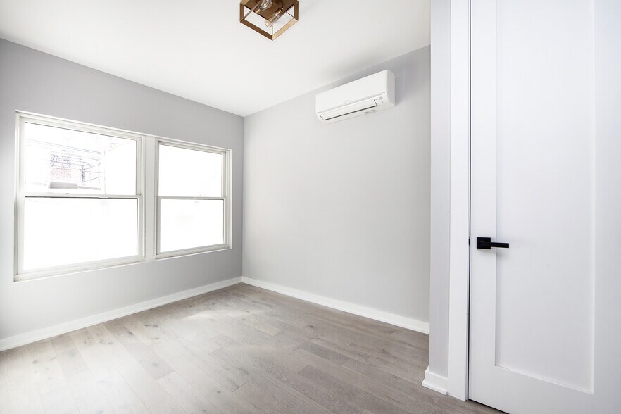 More Photos Of 275 Bleecker St, New York Apartments For Lease