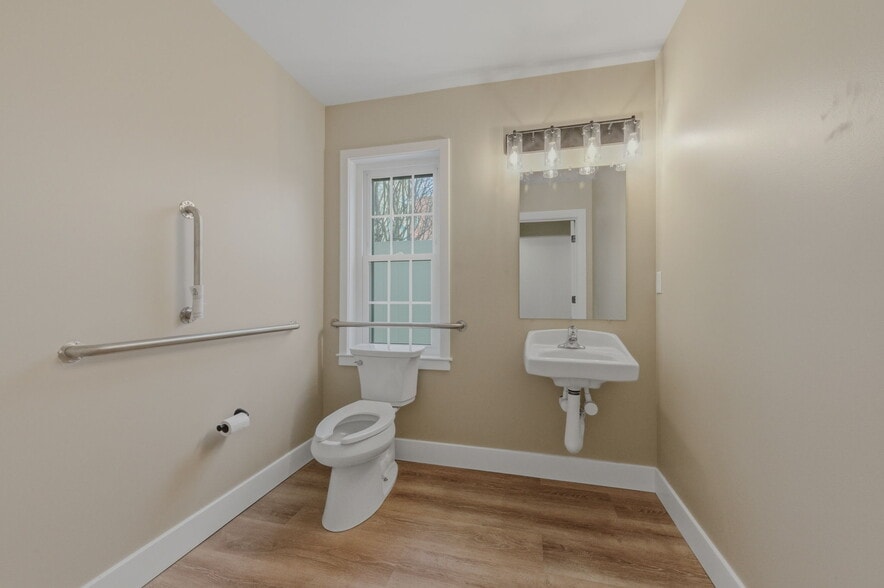 More Photos Of 2101 N Dupont Hwy, New Castle Freestanding For Sale