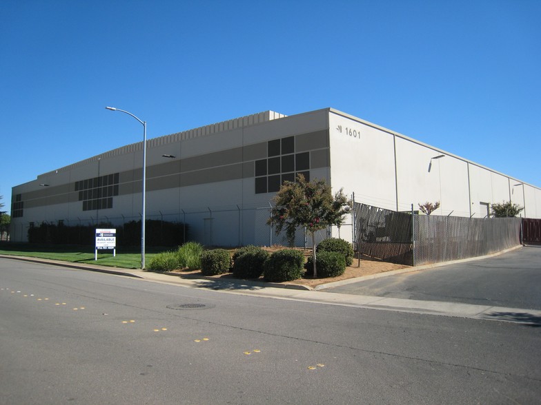 Primary Photo Of 1601 Aviation Blvd, Lincoln Distribution For Lease