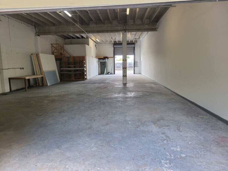 More Photos Of 818-838 NE 40th Ct, Oakland Park Warehouse For Lease
