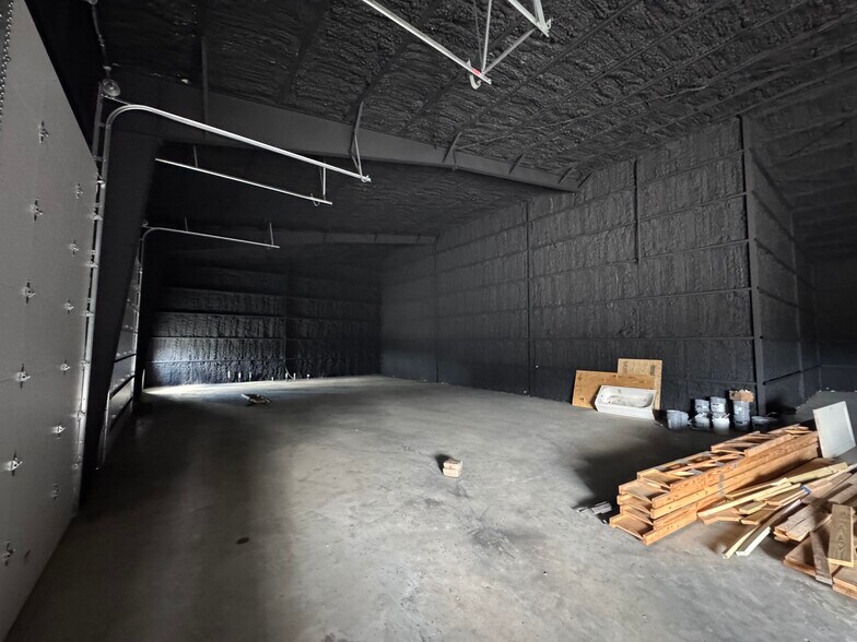 More Photos Of 450 Hwy 290 E, Elgin Light Distribution For Lease