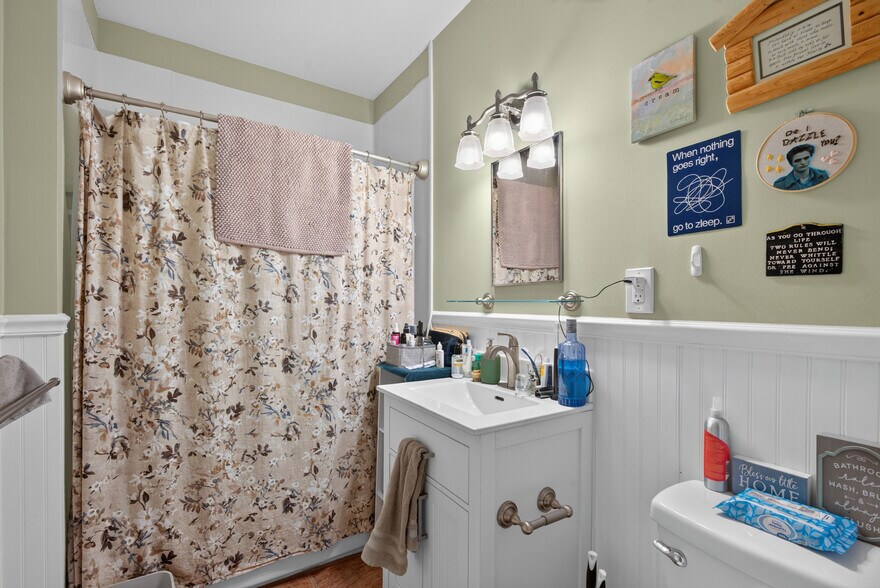 More Photos Of 446 Madison St NE, Minneapolis Multifamily For Sale