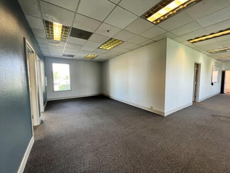 More Photos Of 415 Knollcrest Dr, Redding Office For Sale