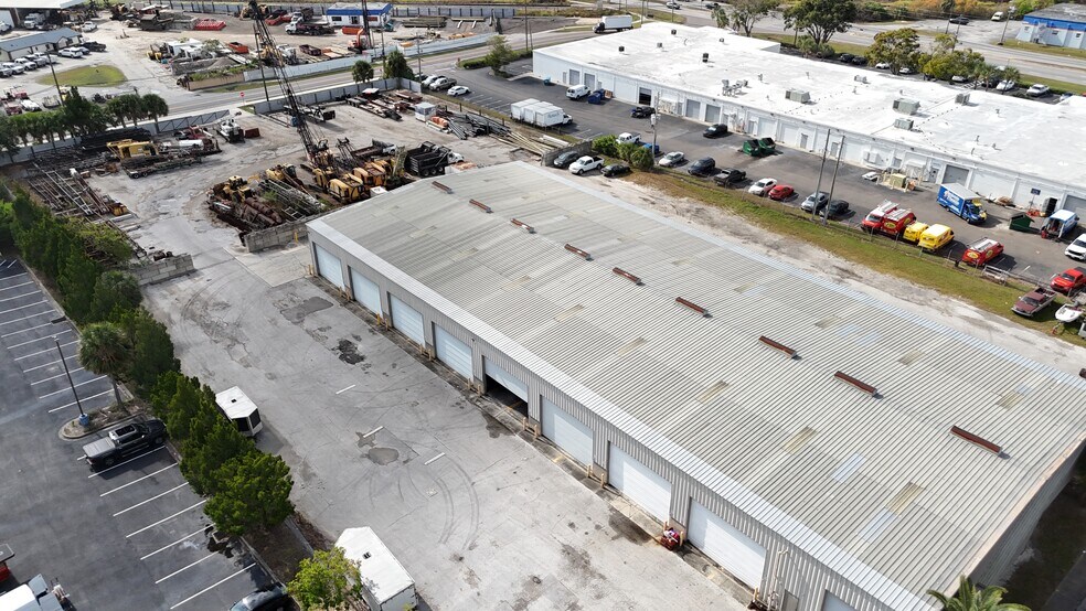 More Photos Of 8810 Enterprise Blvd, Largo Warehouse For Lease