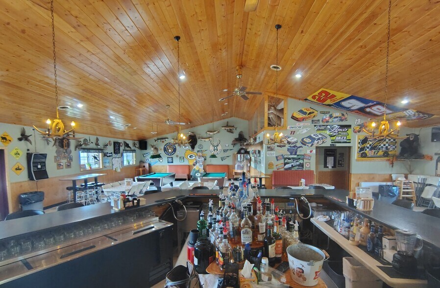 More Photos Of 71 N Grant St, Glidden Restaurant For Sale