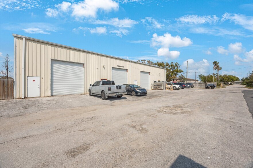 More Photos Of 9161 131st Pl N, Largo Warehouse For Lease