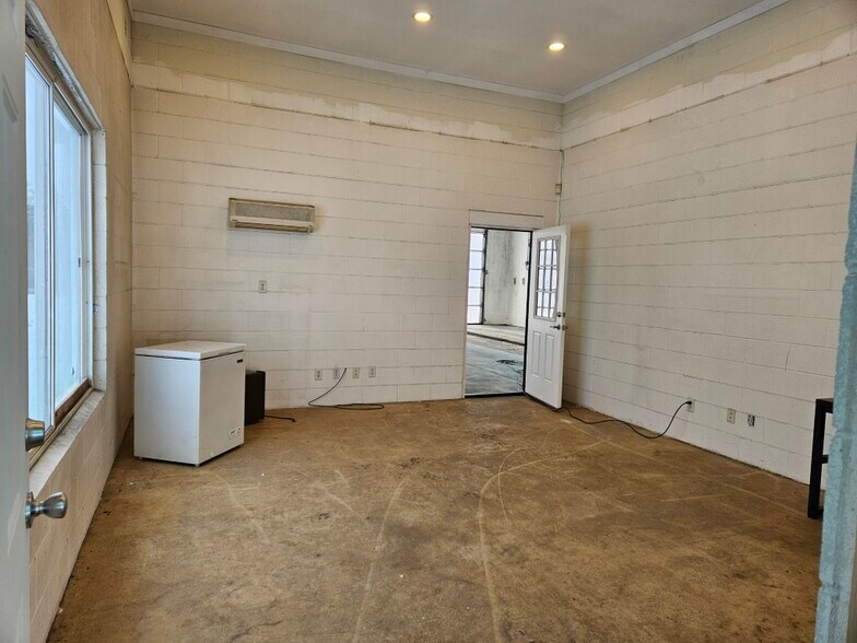 More Photos Of 10253 Pierce Rd, Freeland General Retail For Sale